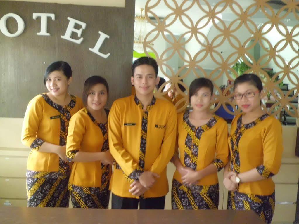 Hotel New Merdeka Pati エクステリア 写真